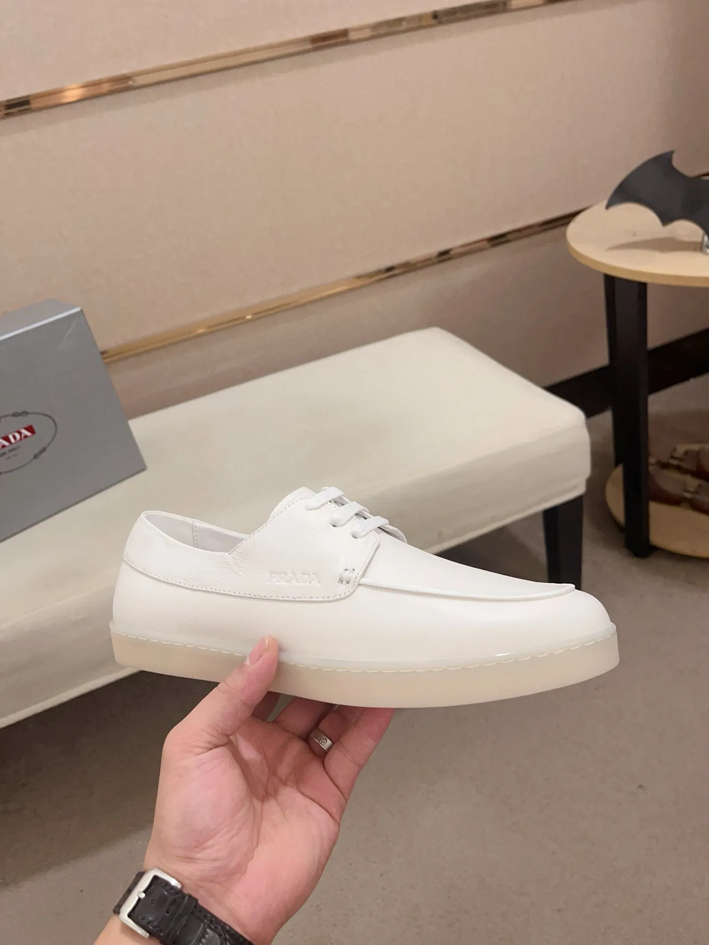 Men's shoes 💰 540💰 ✔️✔️✔️Higher version High-quality new PRADA (Prada) counters are launched at the same time. The new men's shoes and 😘 fabrics are made of high-tech glue-making technology. Lining: Full cowhide lining. 👍🏿 High-end ☄️ air-cushion molded anti-slip rubber outsole, exquisite lines, simple and elegant, comfortable and high-end for leisure travel. Code number: 38 to 44 (45 can be customized and cannot be returned or exchanged)